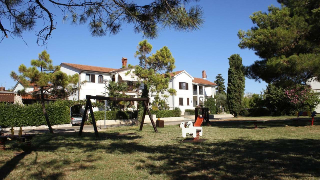Family Rooms Moela Umag Exterior foto